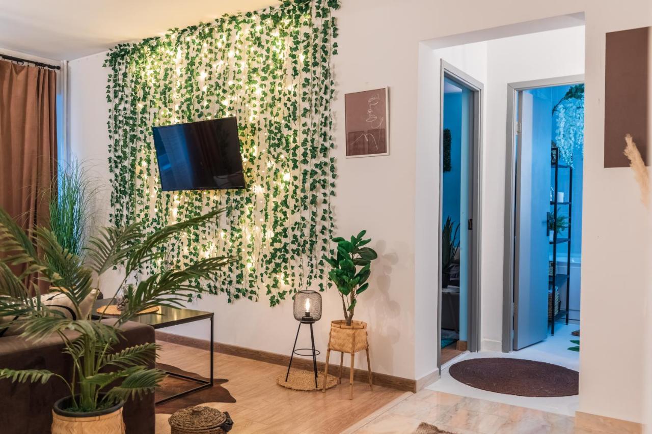 Jungle Apartment 15 Min Walk To Beach & Downtown Constanţa Exterior foto
