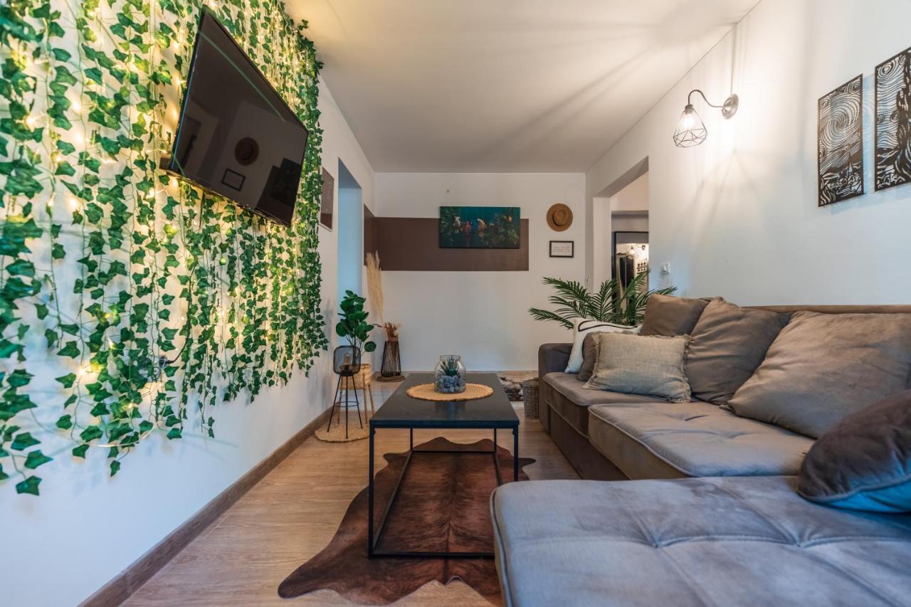 Jungle Apartment 15 Min Walk To Beach & Downtown Constanţa Exterior foto