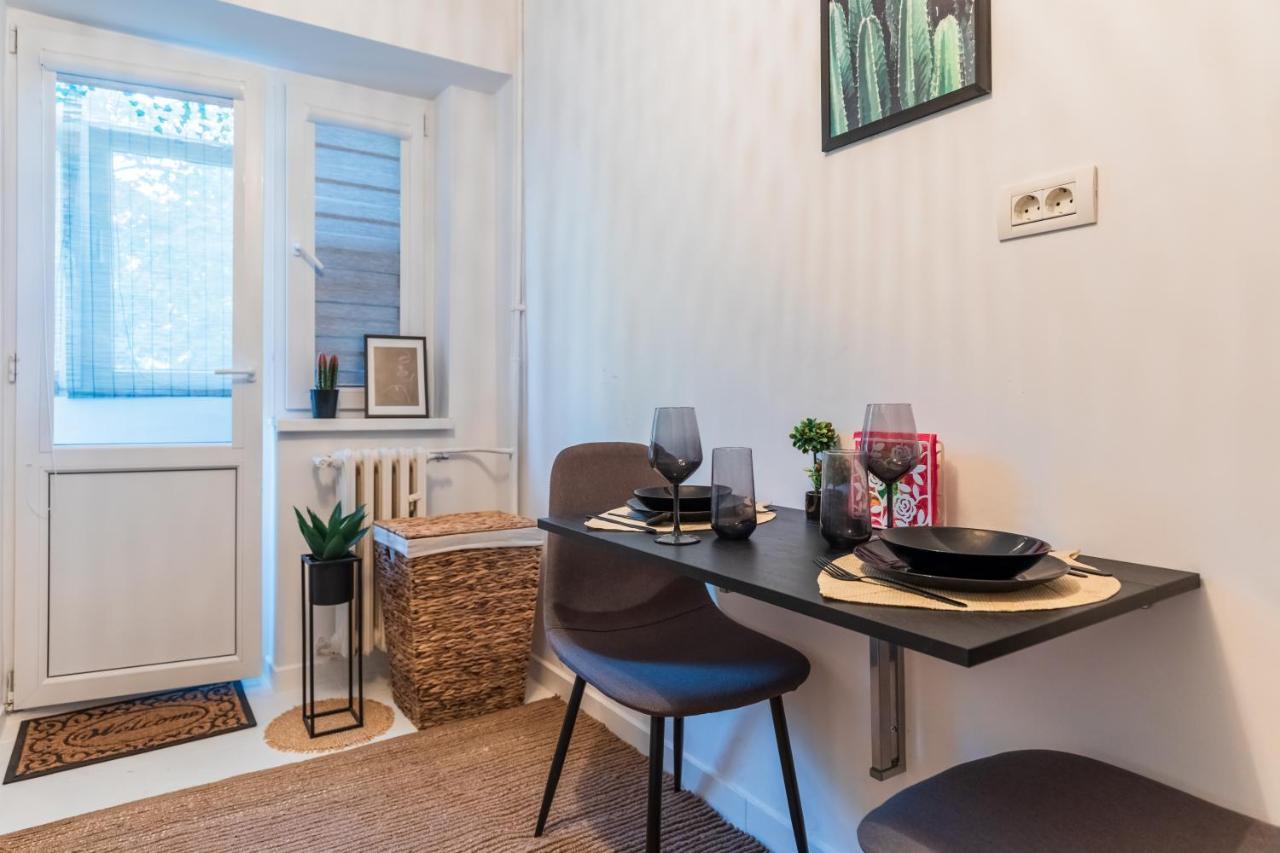 Jungle Apartment 15 Min Walk To Beach & Downtown Constanţa Exterior foto